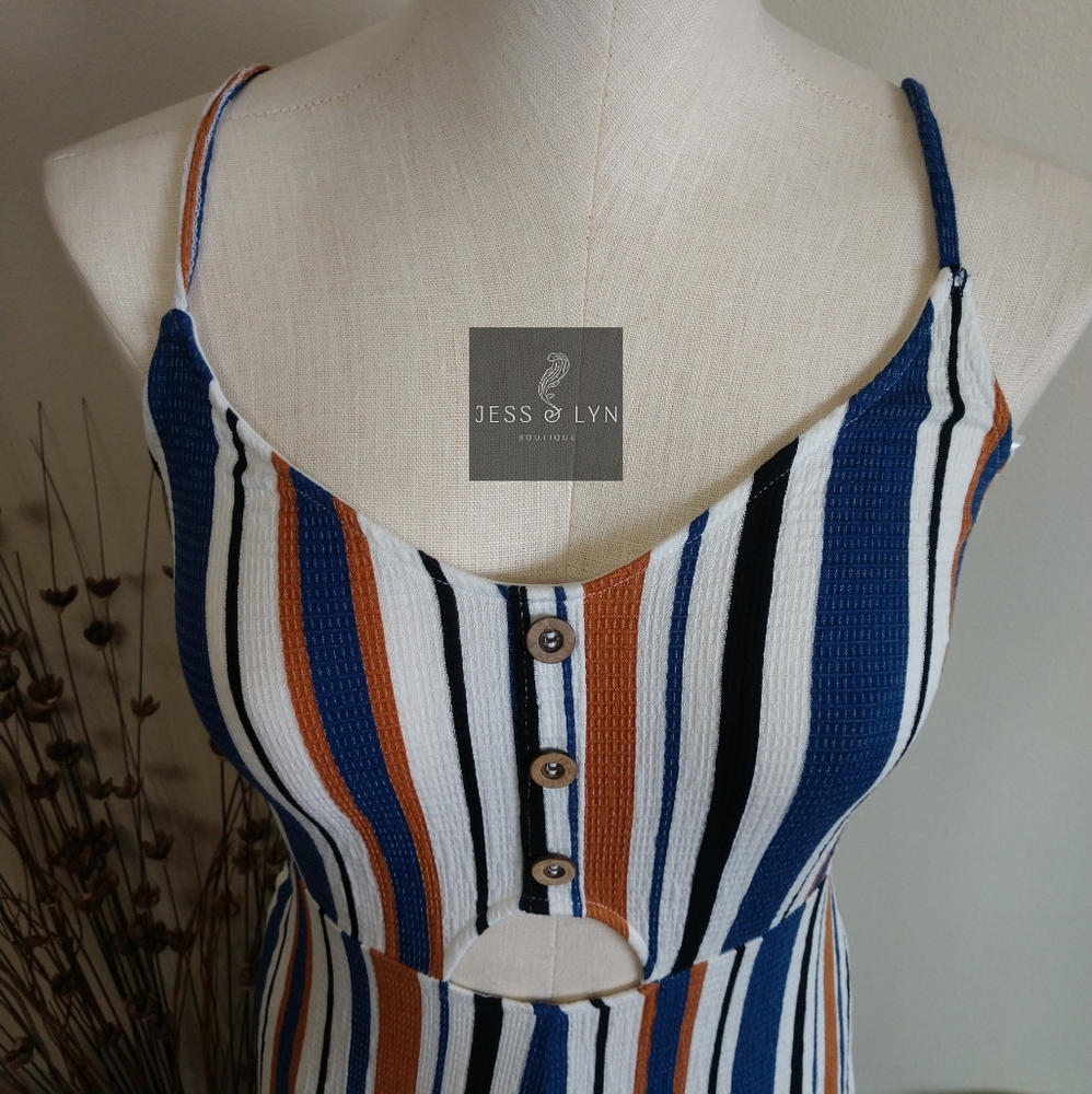 🆕 Striped Jumpsuit w/Keyhole Detail - Picture 17 of 17